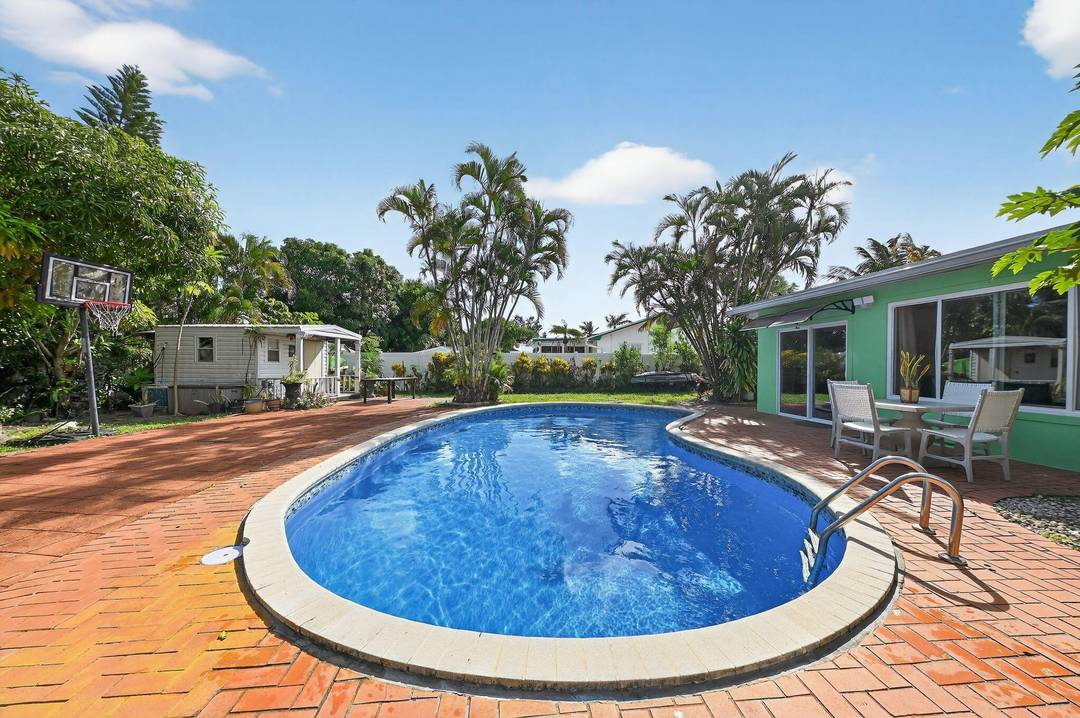 Welcome to this beautifully renovated and fully furnished 3 bedroom, 2 bathroom home for lease, nestled on a quiet cul de sac in Jupiter.