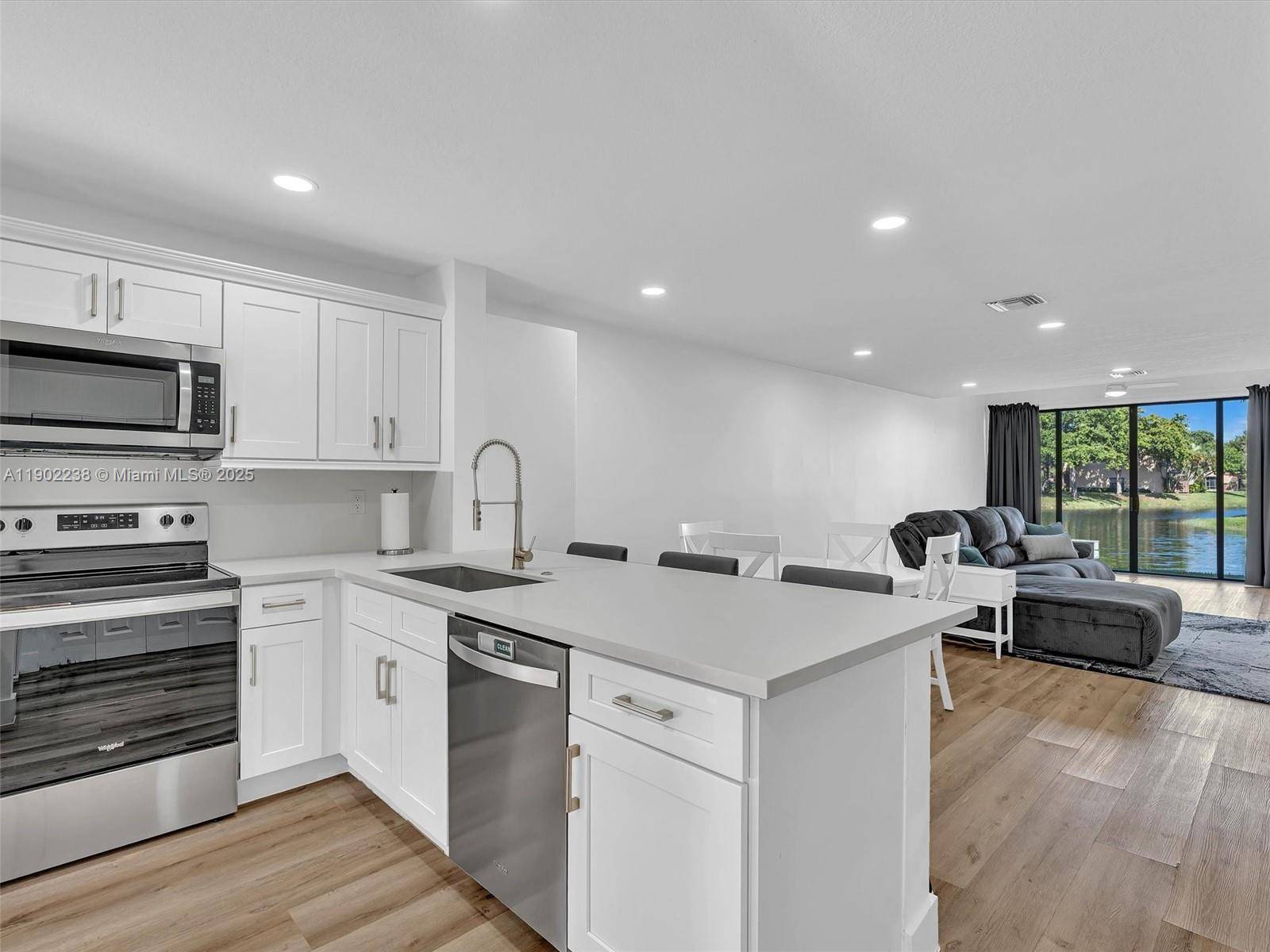 Fully Renovated townhouse in North Coconut Creek.