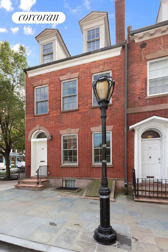 TRIBECA TOWNHOUSE TREASURE.