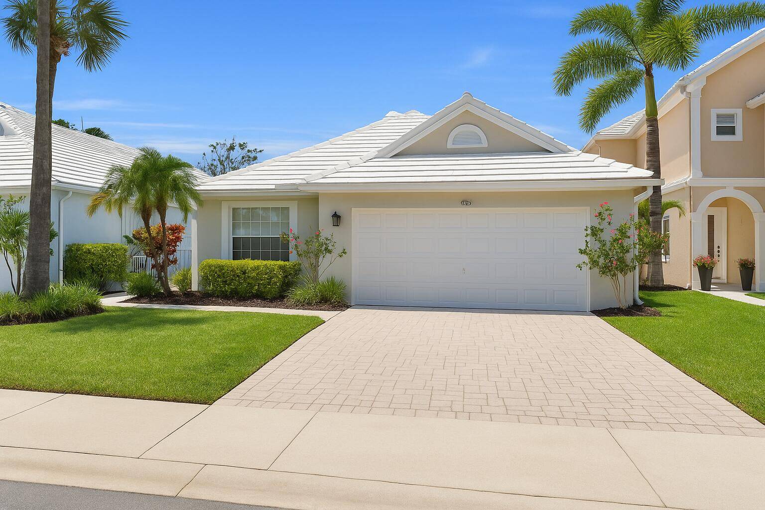Beautifully updated 3 bedroom, 2 bath home located in the highly desirable Barclay Club at PGA National in Palm Beach Gardens.