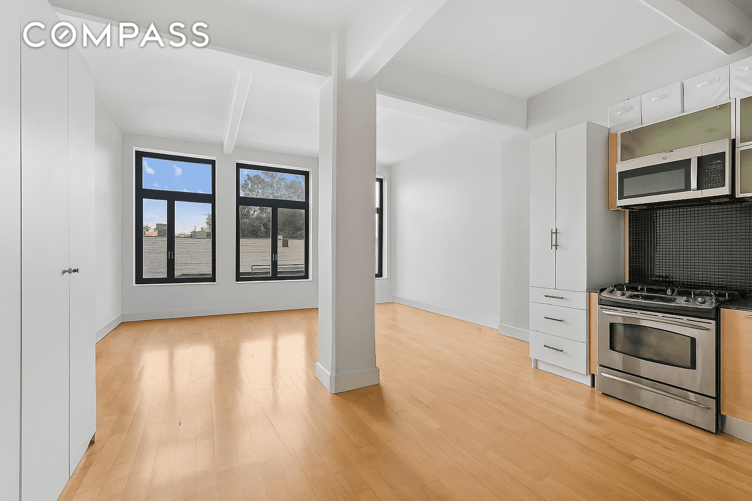 Loft living in the heart of Williamsburg !