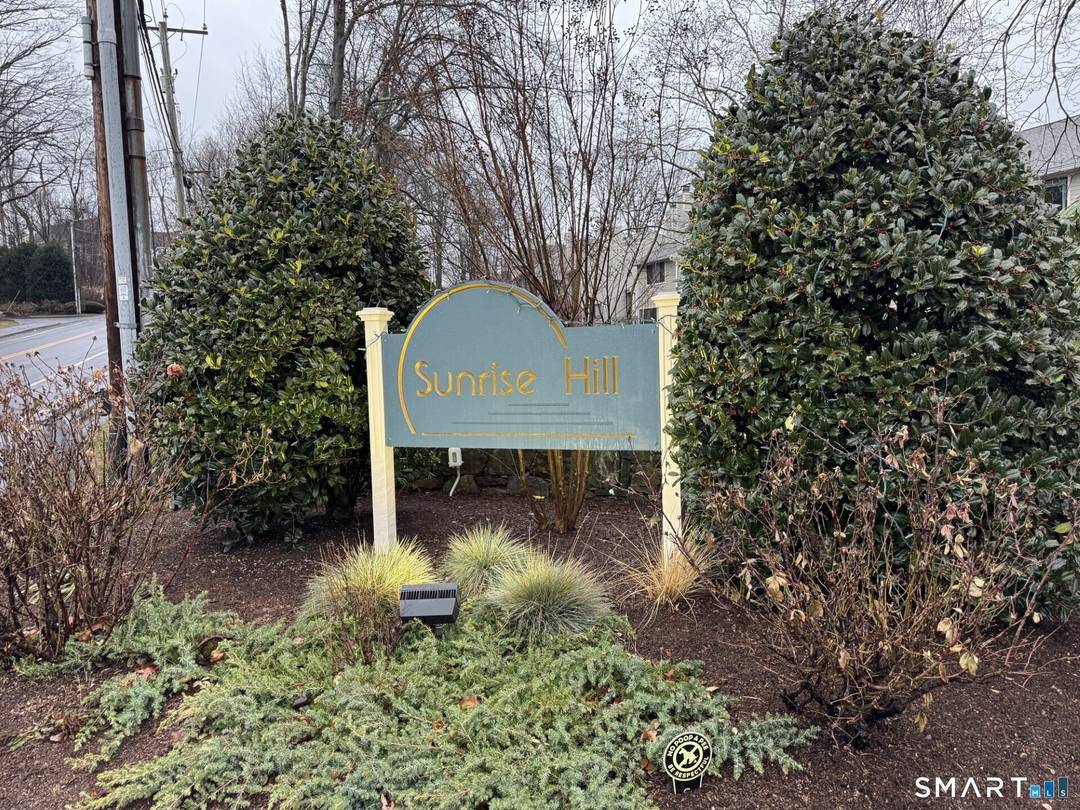 Welcome to Your Ideal Fairfield County Townhouse !