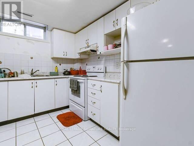 Walking distance to Sheridan College, schools, parks, transit, shopping, and amenities.