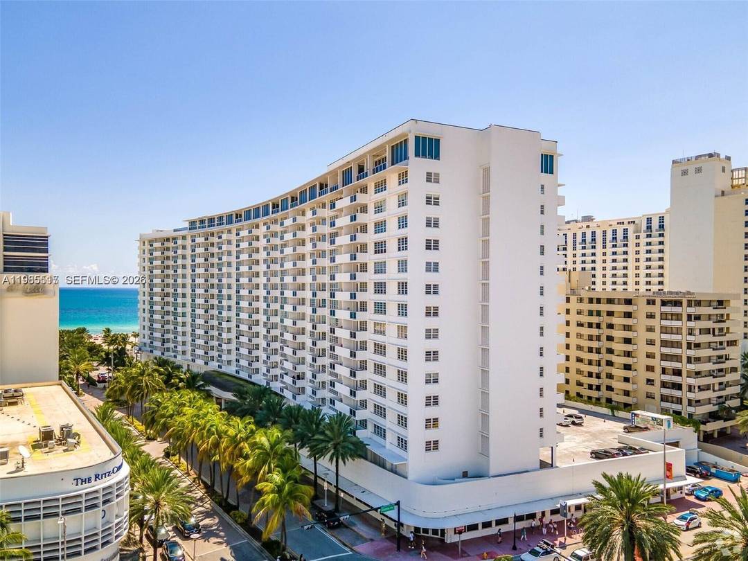 Great unit for sale in the heart of South Beach where Lincoln Road meets the ocean.