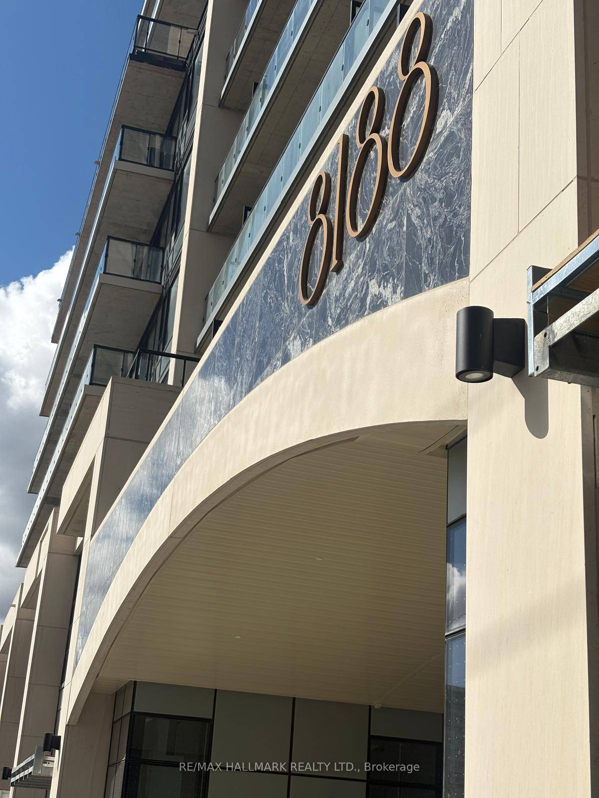 This stylish 1 Den condo combines modern living with everyday convenience.