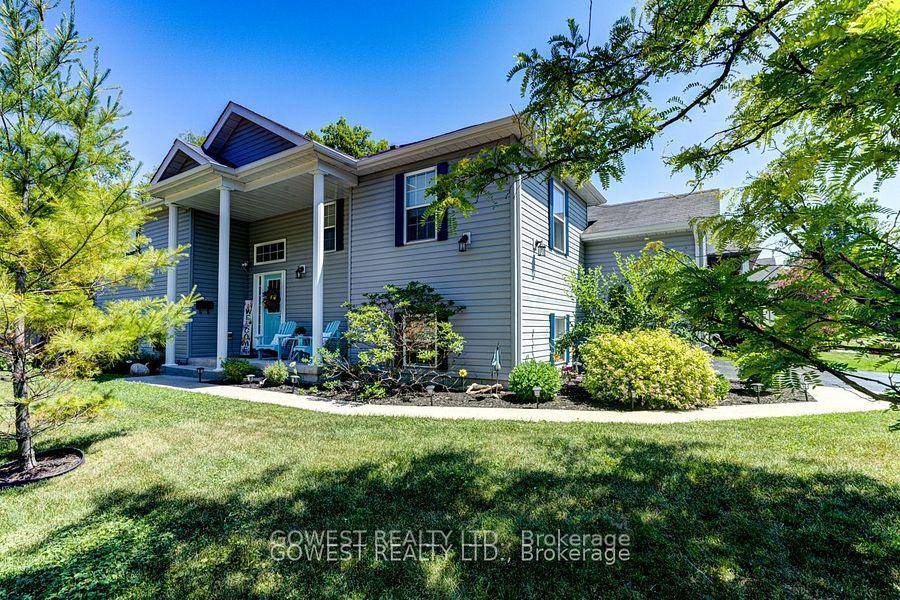Absolutely Amazing Extra Large Raised Bungalow Just Steps from the Lake Prepare to be impressed by this stunning property, perfectly situated just a short stroll from the sandy shores of ...