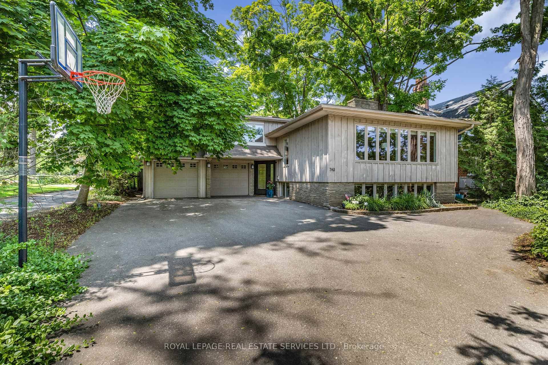 Prime Redevelopment Opportunity in the Heart of Old Oakville !