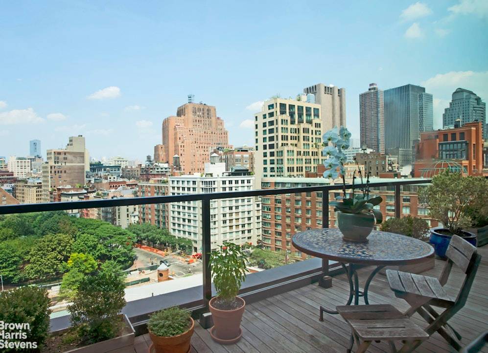 ON TOP OF IT ALL Come enjoy an amazing top floor 3 bedroom, 3 bathroom duplex that has 22 ceilings in the great room and 11 ceilings in the bedrooms.