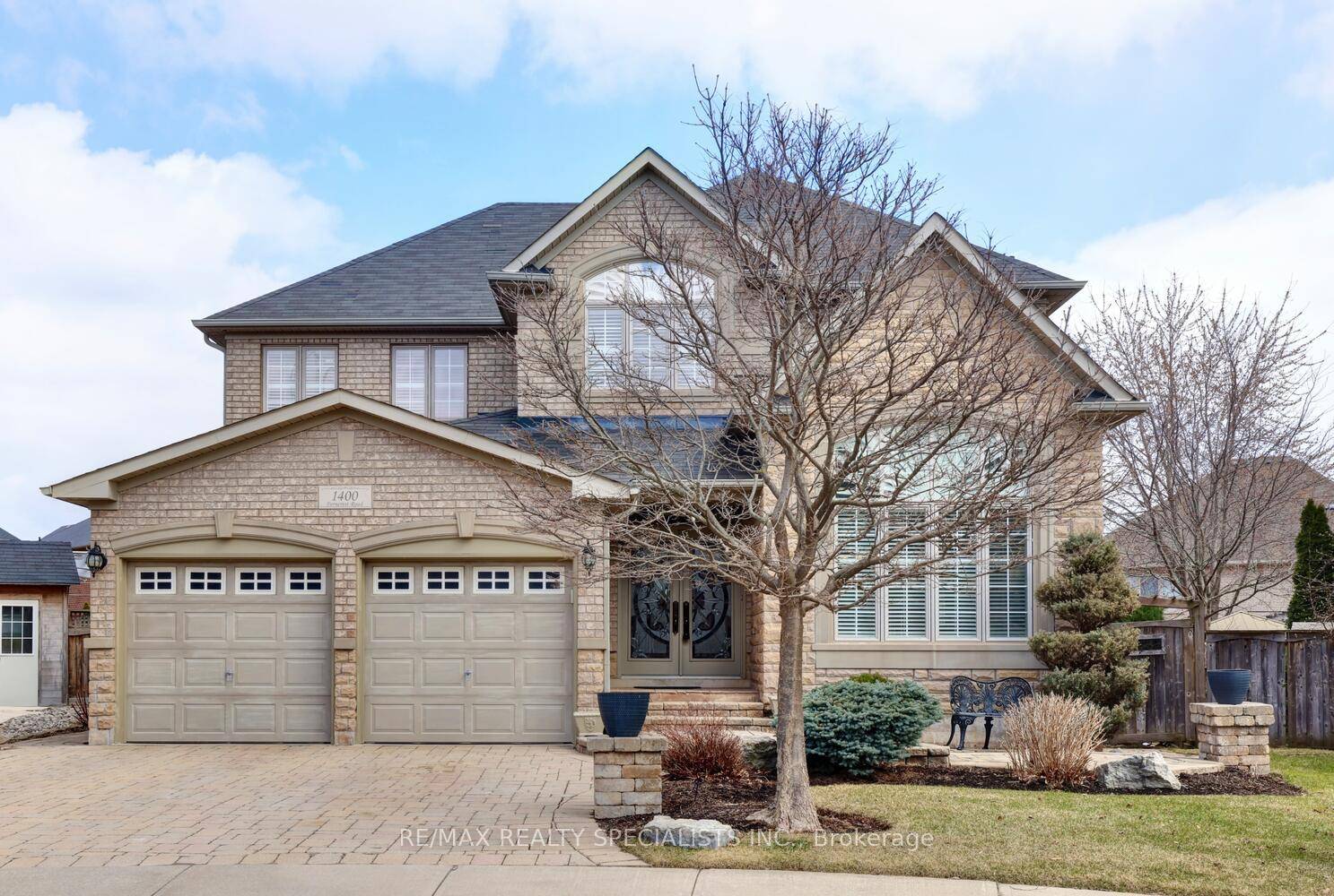 Fantastic 4 bedroom home featuring over 3100 square feet nestled on a 69 by 117 foot pie shaped lot and located in the exclusive area of Joshua Creek.