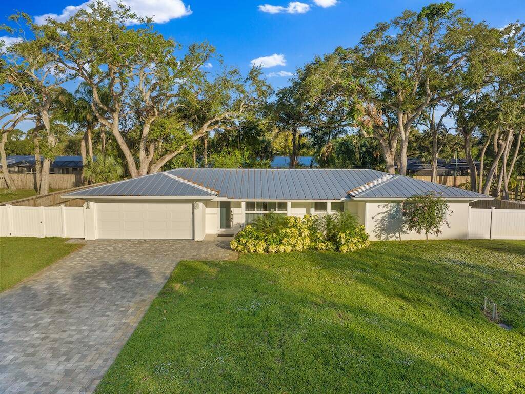 Stay in the charming Vero Beach Country Club 2 blocks away with Long OR Short Term Rental Opportunities Available !