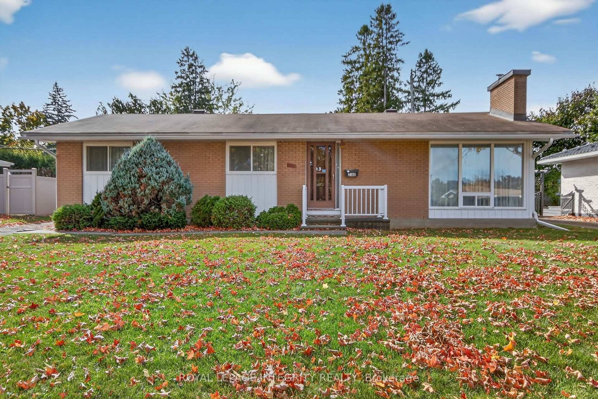 Choose 2106 Dunelm as your forever home to enjoy the comfort and convenience of bungalow living on a peaceful street lined with mature trees in Elmvale Acres.