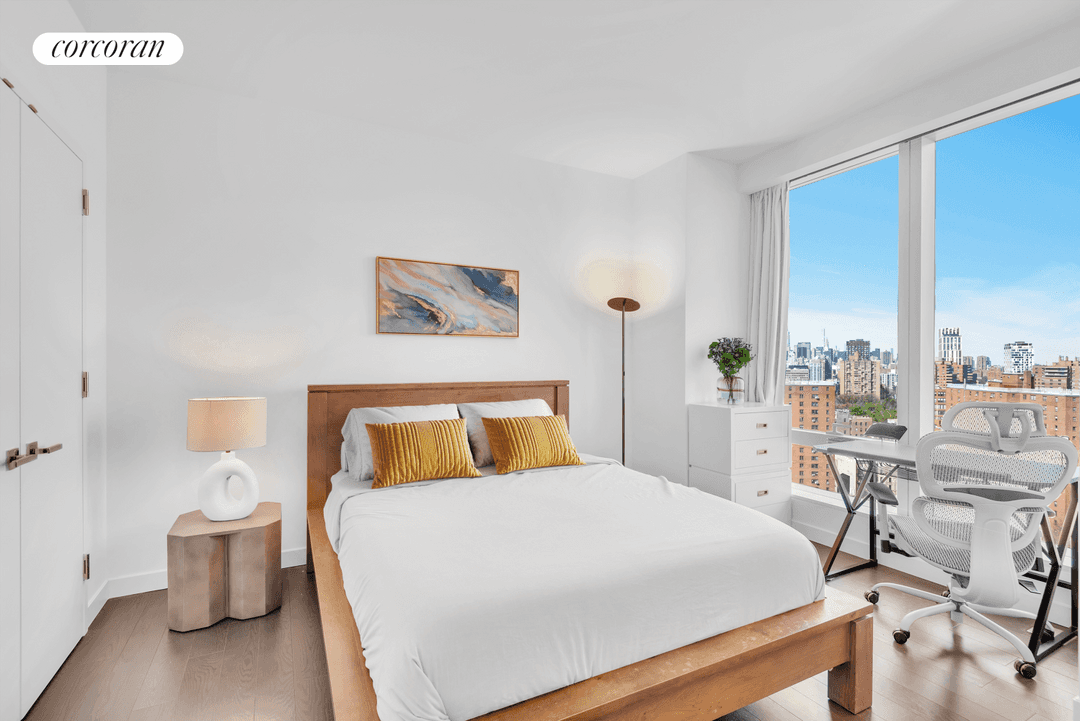 HIGH FLOOR SKYLINE VIEWS AT ONE MANHATTAN SQUARE !