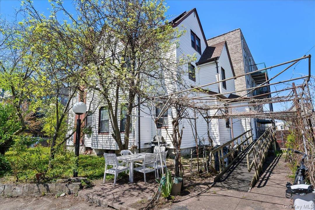 Rare development opportunity in the desirable Westchester Village section of the Bronx.