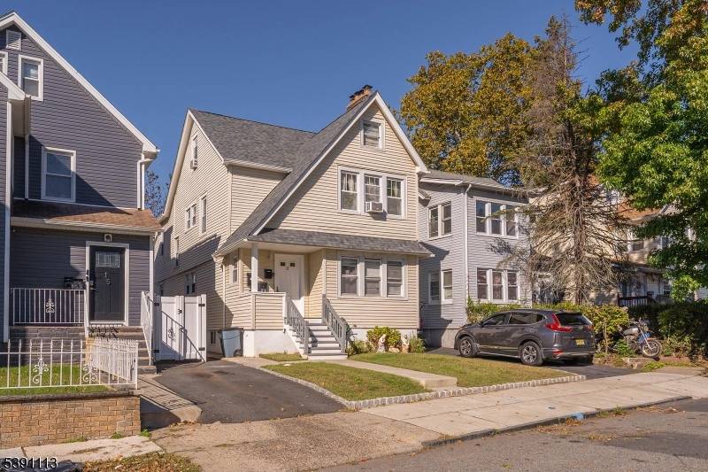 Gateway to comfortable living and smart investment !