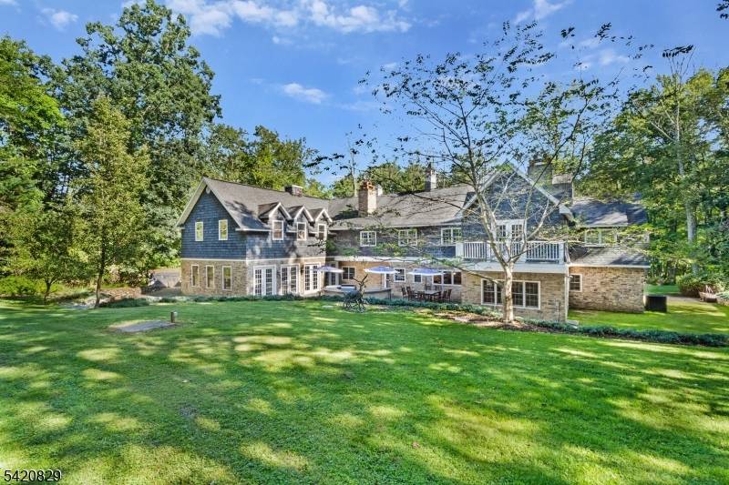 ABSOLUTELY MAGNIFICENT CRAFTSMAN STYLE CUSTOM HOME INSPIRED BY THE GRAND ESTATES OF THE LATE 19TH CENTURY AND THE DESIGN TRADITION OF ARCHITECT ROBERT A.