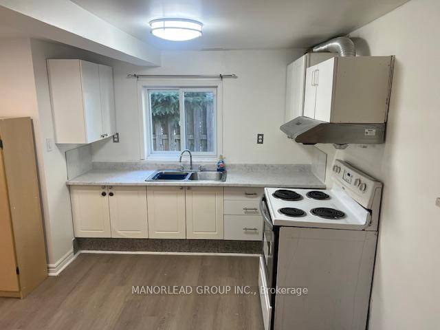 Very Quiet and Comfortable Lake Front Family Home By Lake Simcoe, Deeded Beach Accesses.