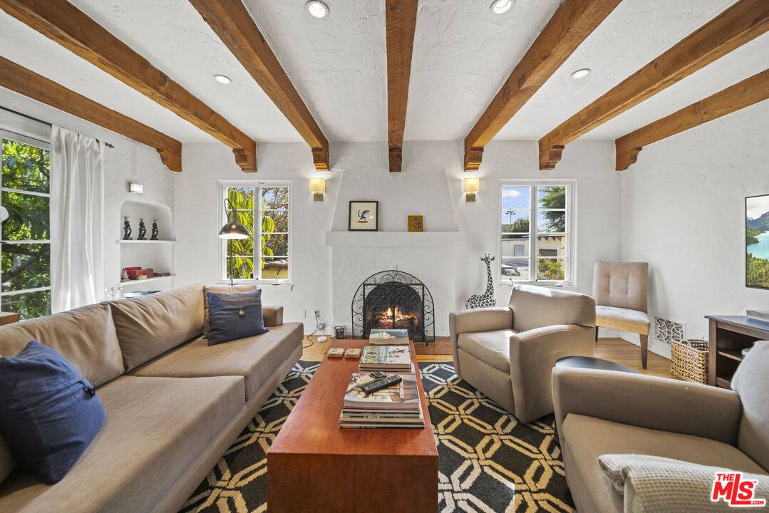 837 N Harper Ave 2BR Hollywood Hills East La