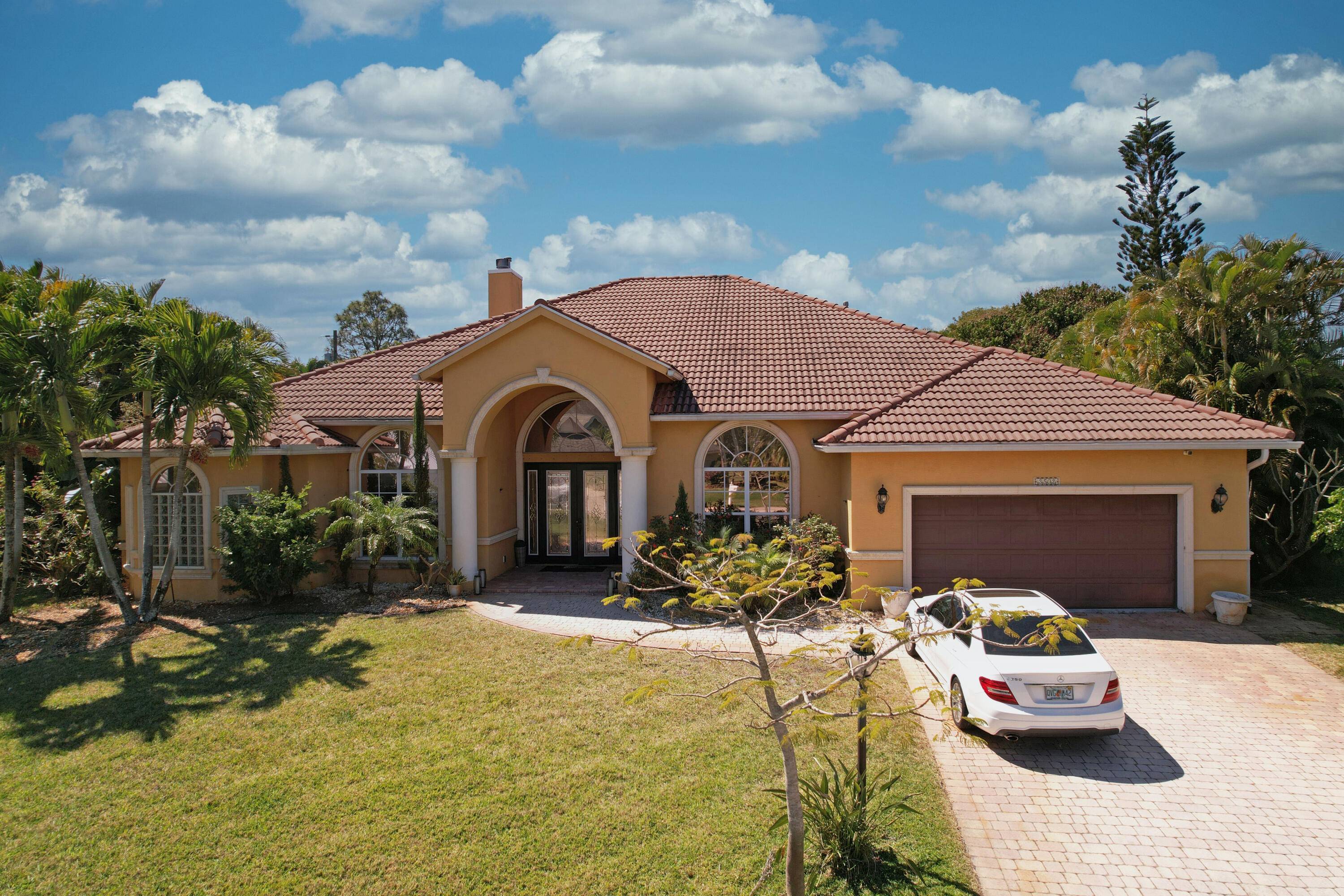 CBS, 4 Bedroom PLUS Den Office, 3 1 2 bath POOL home !