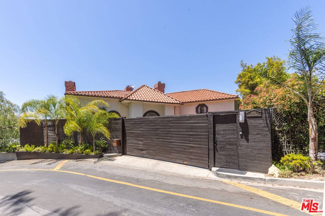 2651 La Cuesta Dr 5BR Hollywood Hills East La