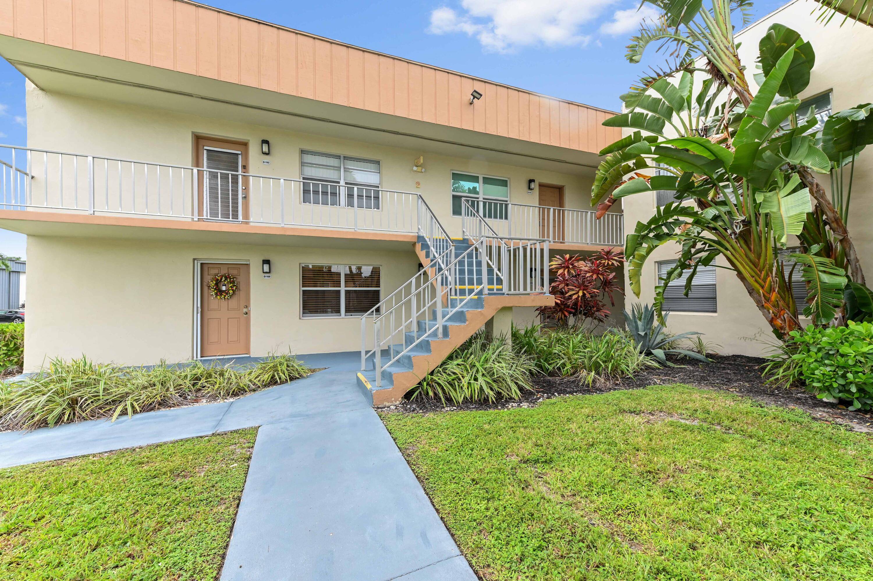 Welcome to the peaceful 191 Piedmont D in the Kings Point 55 Community, a sought after location in beautiful Delray Beach, Florida.
