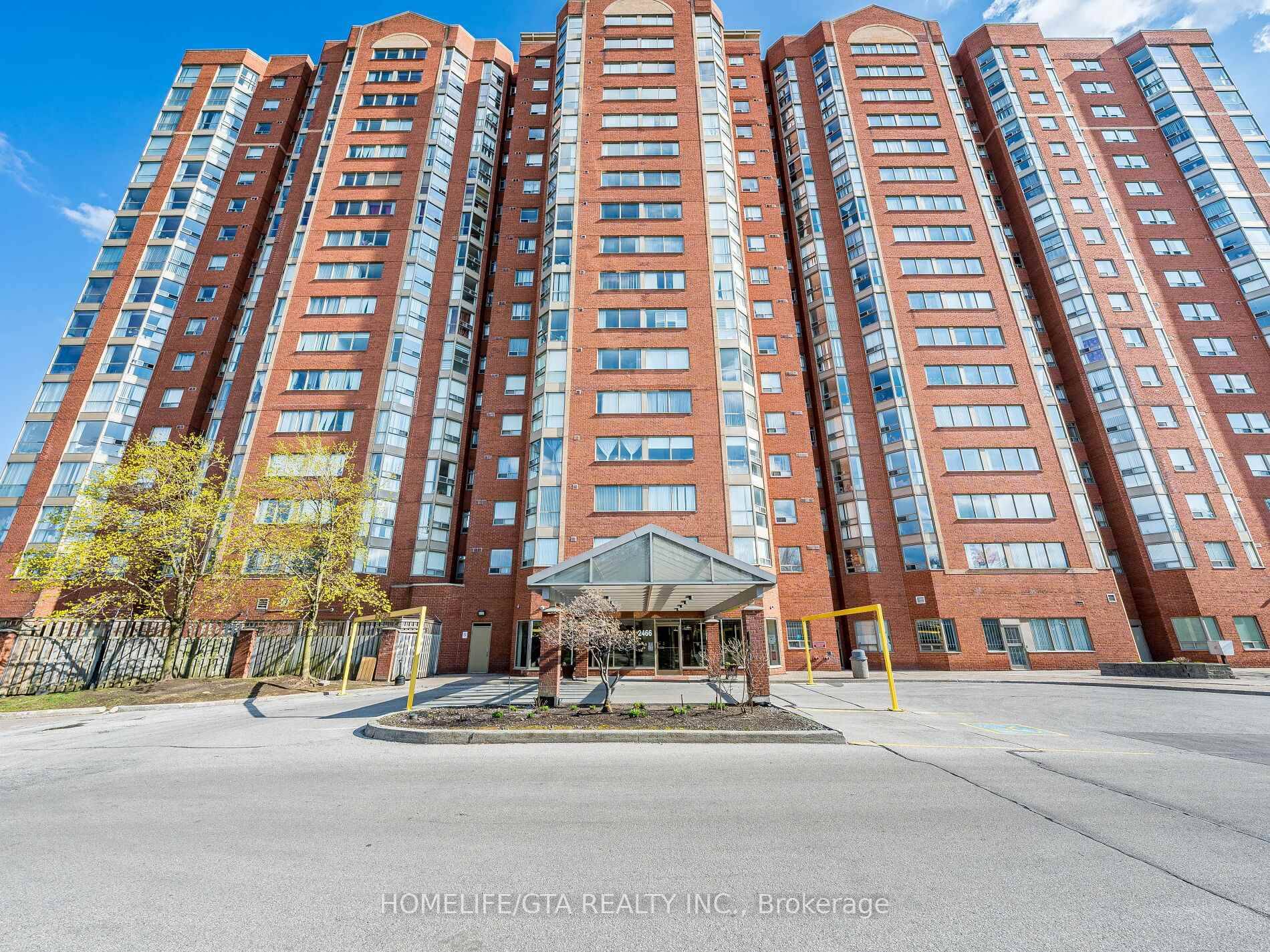 Sun Filled, Spacious 2 Bedroom Penthouse with Solarium Steps from Kennedy Station !