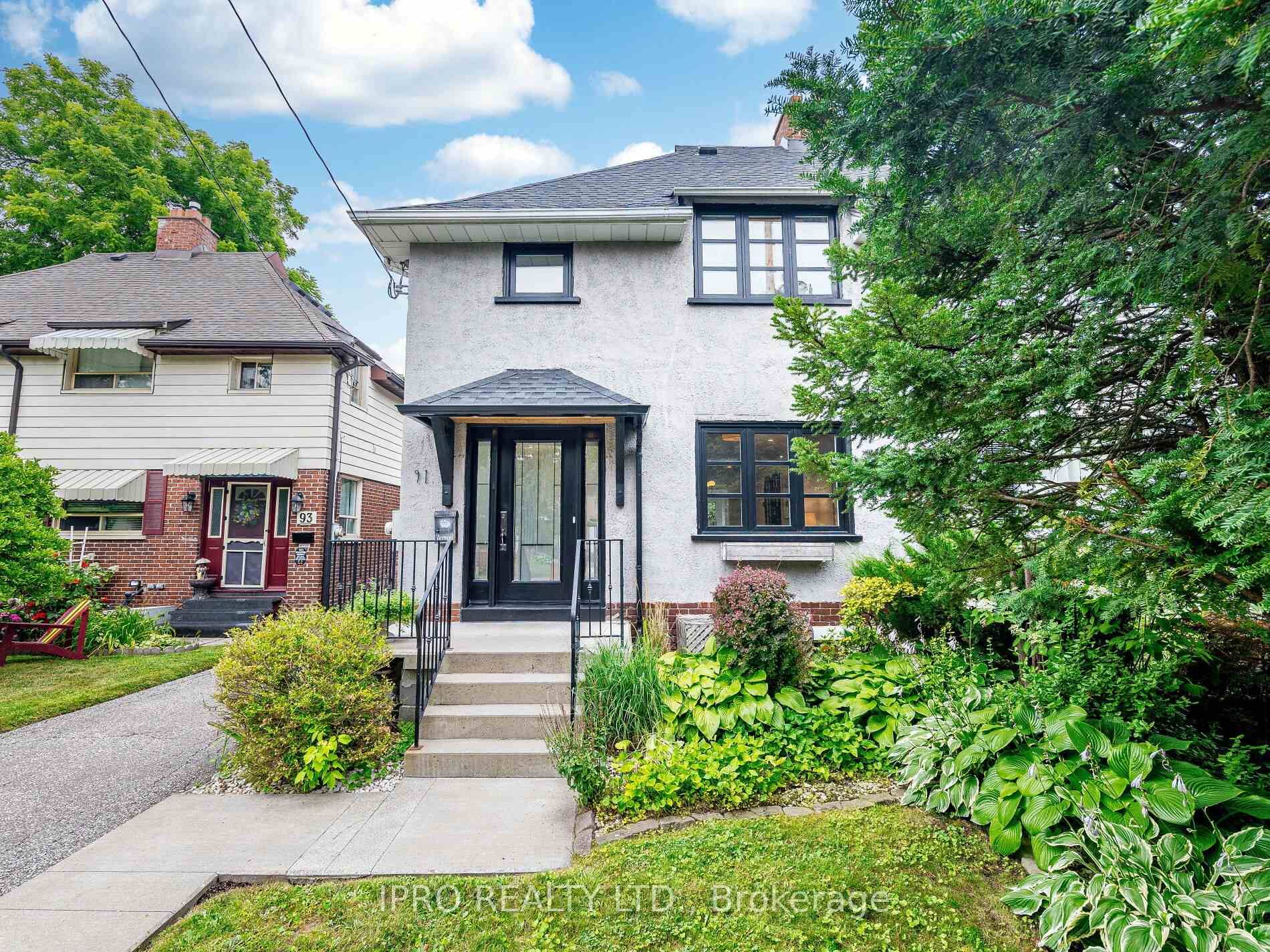 Lakeside Living, Nestled on this tree lined street, with boulevards in Etobicoke's, loved Lakeshore Village community.