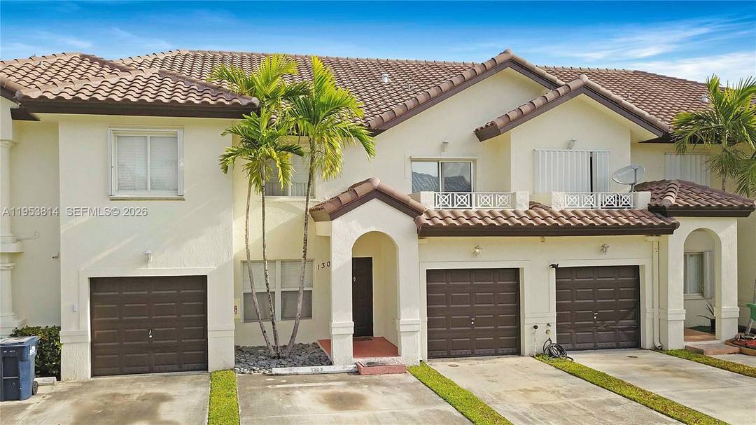 Amazing townhouse in Ibis Villas at Doral, 2 story, perfect for investors or owners occupied first time homebuyers, great conditions, stainless steel appliances, washer and dryer inside of unit, laminated ...