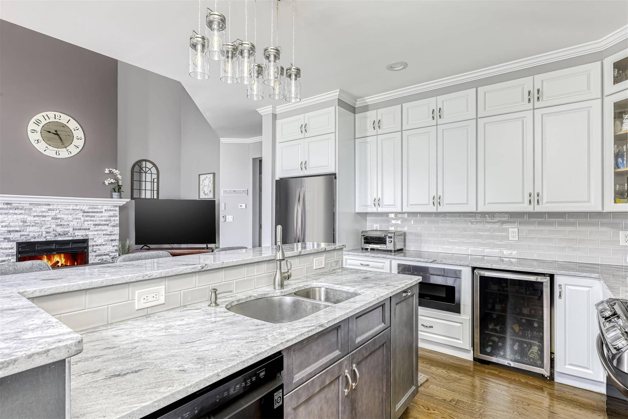 Mansion Ridge is located in one of the region's most scenic and dramatic areas.