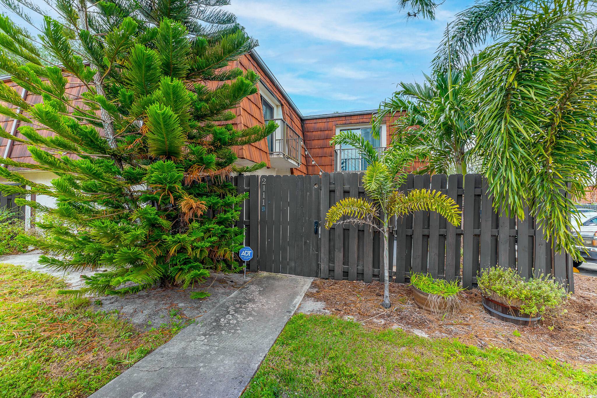 Welcome To 2111 White Pine Cir B In the Heart of Greenacres !