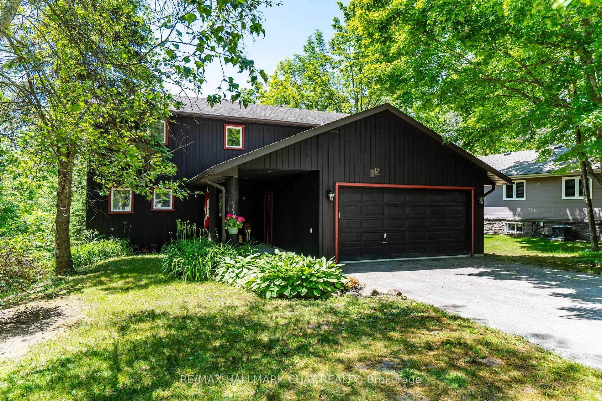 Welcome to 25 Cathedral Pines, a beautiful family home nestled in the heart of Horseshoe Valley one of Ontario's most sought after destinations for active, outdoor living.