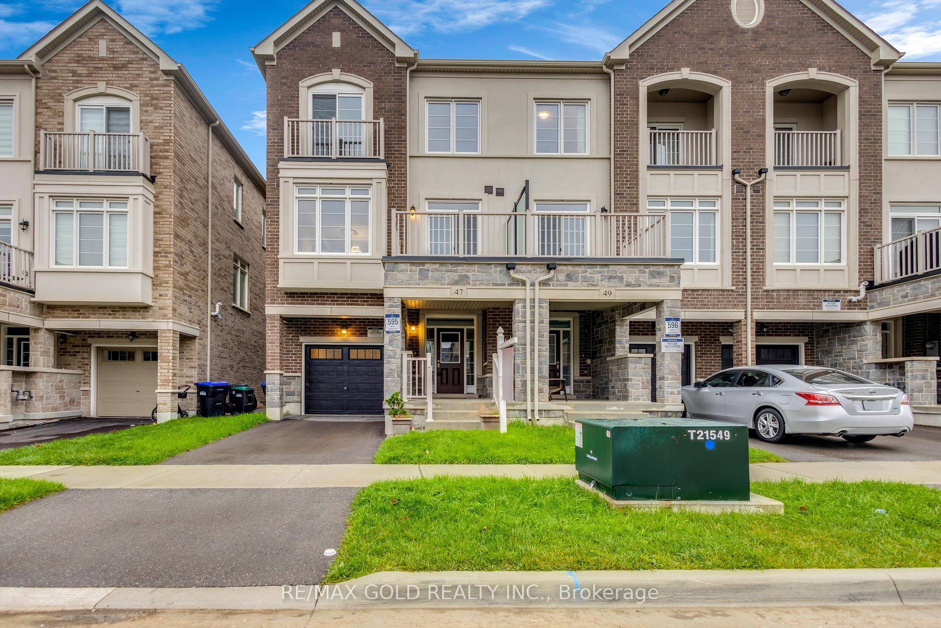 Fabulous 3 Bed Town Home In Highly Demand Summerlyn Neighborhood.