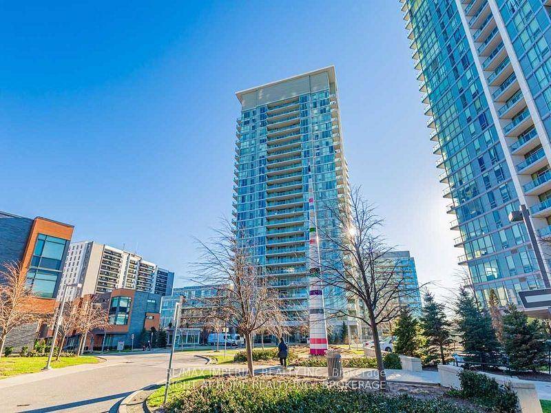 Emerald City, this southwest facing 1 bed, 1 den Can Be Used As 2nd Bedroom, 1 bath has stainless steel appliances, floor to ceiling windows, and great city views.