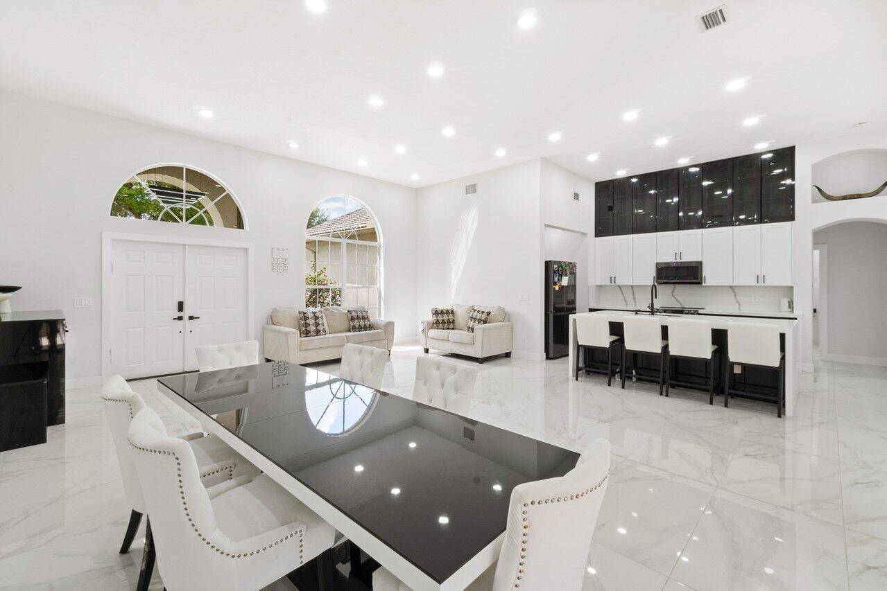 PRIVE IMPROVMENT Discover luxury living at 10342 Lexington Estate Boulevard in Boca Raton.