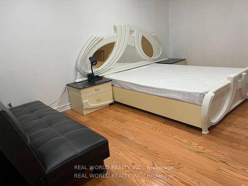 Bayview Royal Orchard, One Furnished bedroom on the ground floor for rent, New hardwood floor, sliding door to the back yard, one 3 piece washroom.