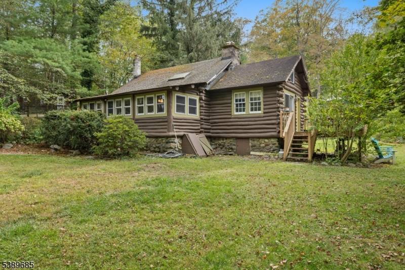 Log home with its views of Cupsaw Lake, on a corner lot is just what your looking for !