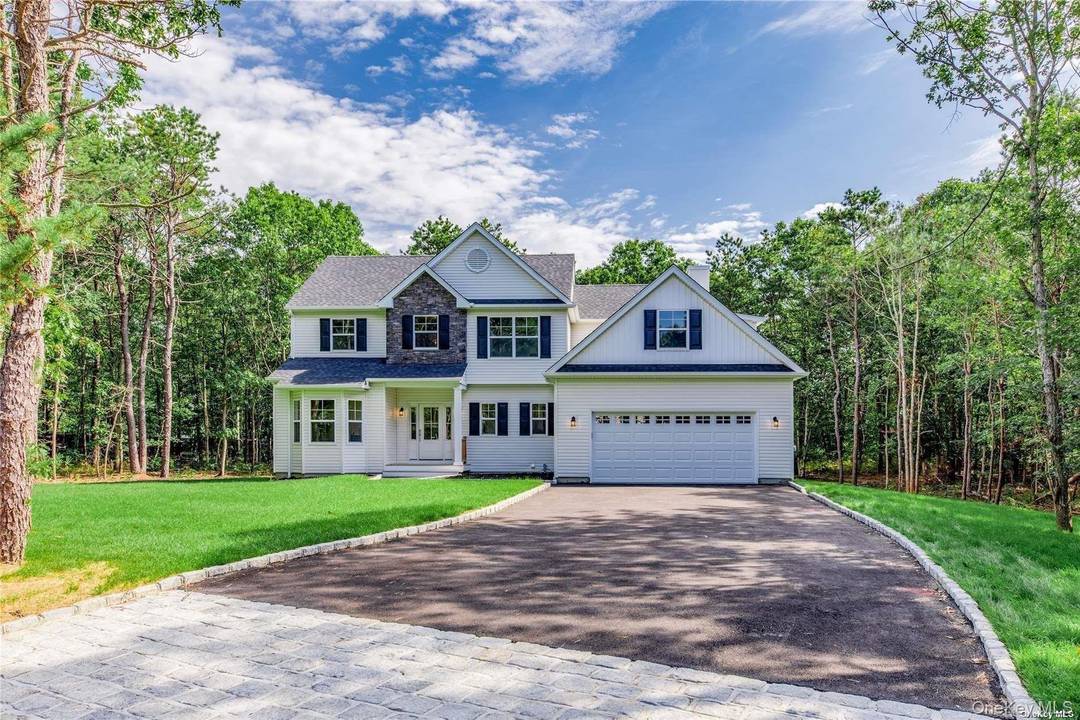 Long Island, Gold Coast community, 4 bedrooms and 2.
