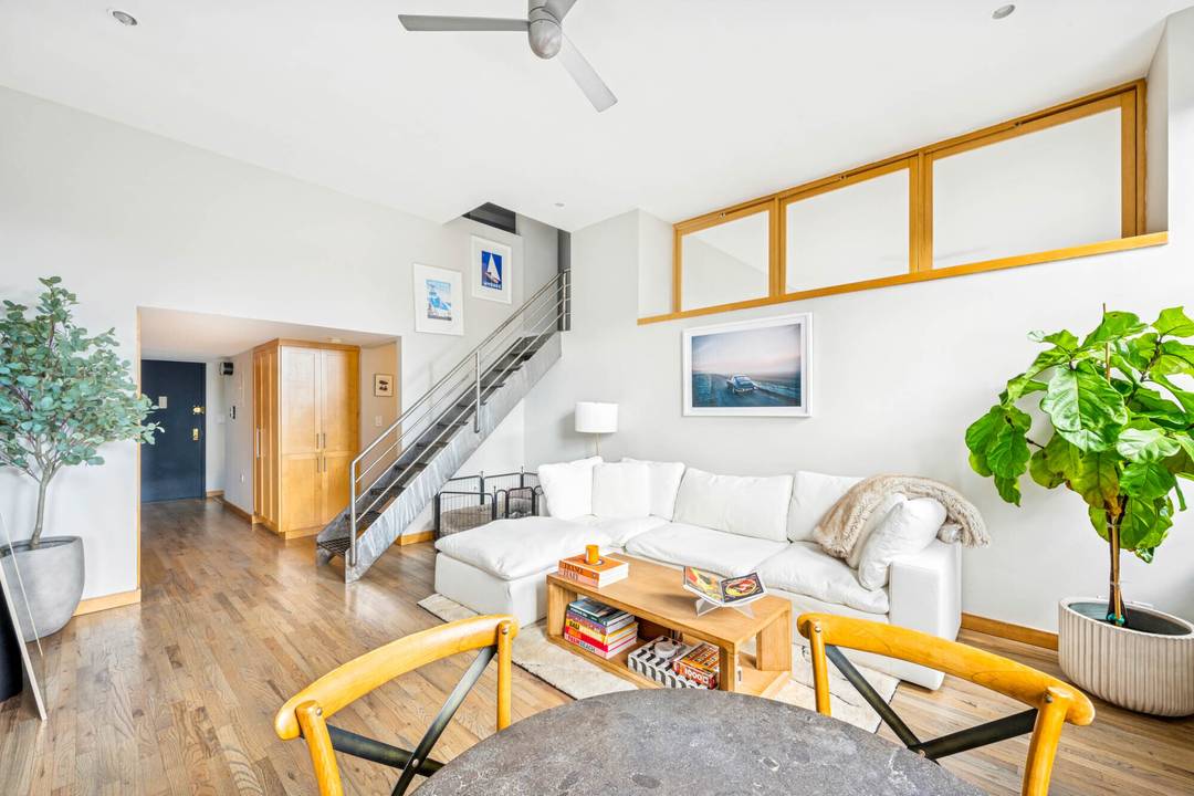 TOP FLOOR CORNER UNIT WITH SOUTH AND EAST EXPOSURES Enjoy stunning sunlight and sweeping city views from this top floor renovated Noho Greenwich Village loft.