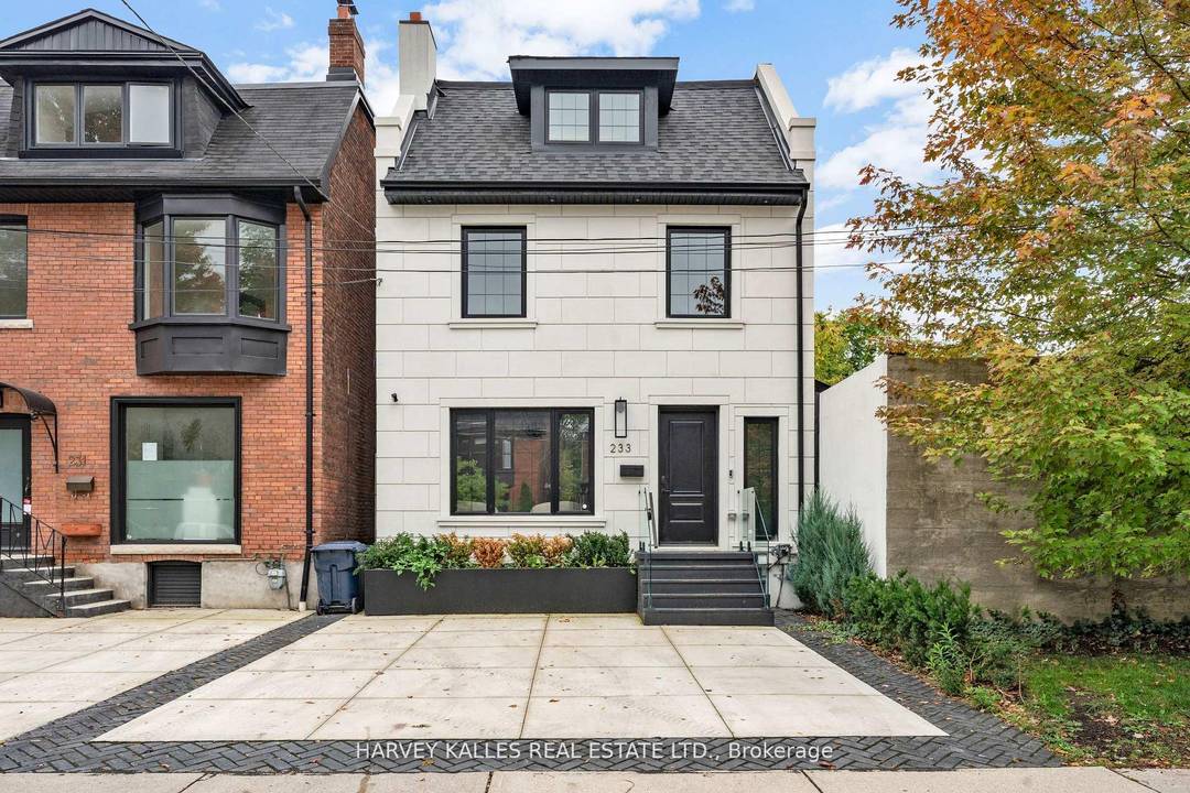Step into this luxurious, renovated residence in the Republic of Rathnelly, a coveted residential enclave on the border of Yorkville and Summerhill.