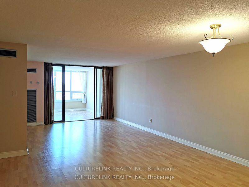 All utilities included ! Big unit in the heart of North York.