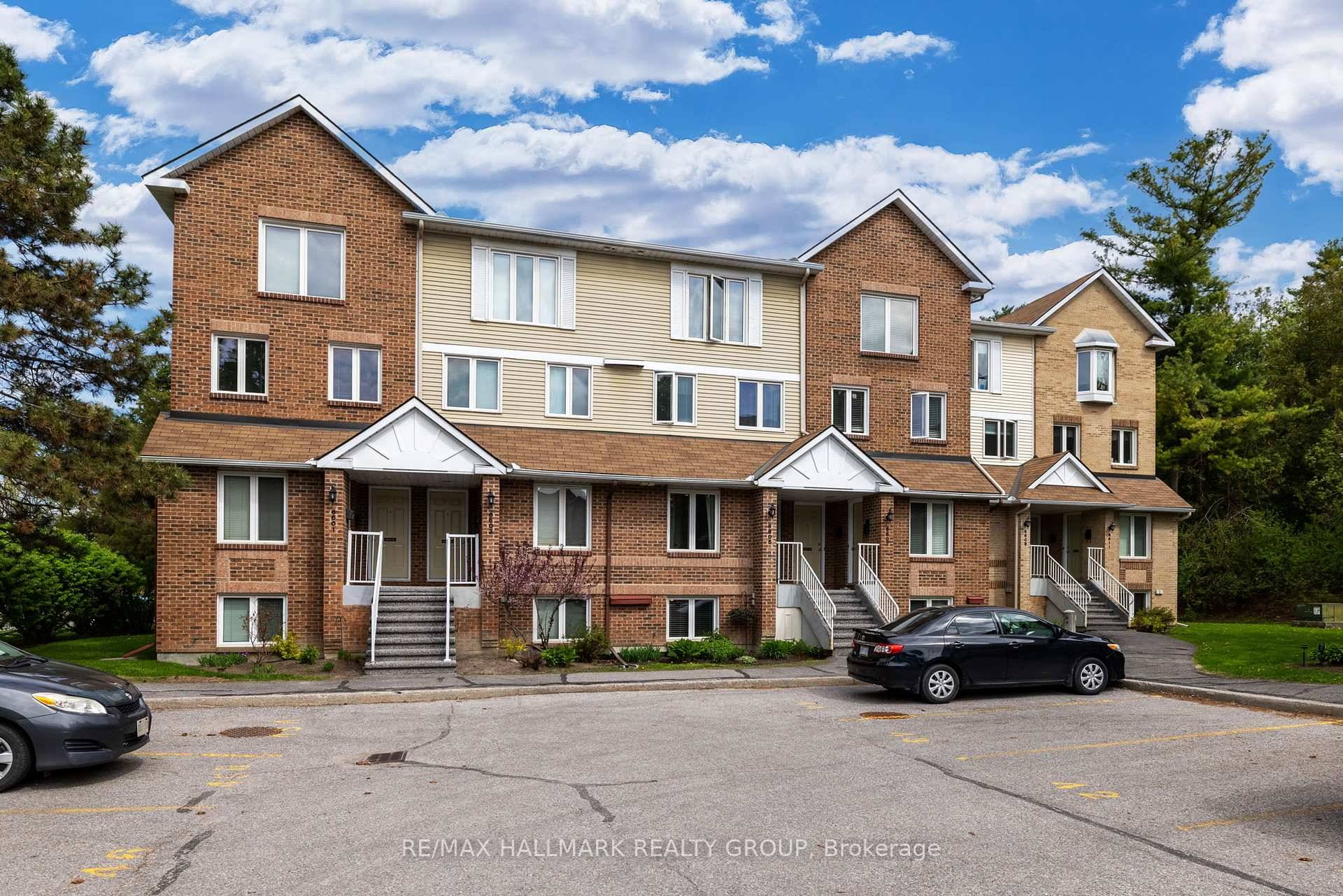 Located right across from Bilberry Park, this bright and spacious 2 bedroom, 1.