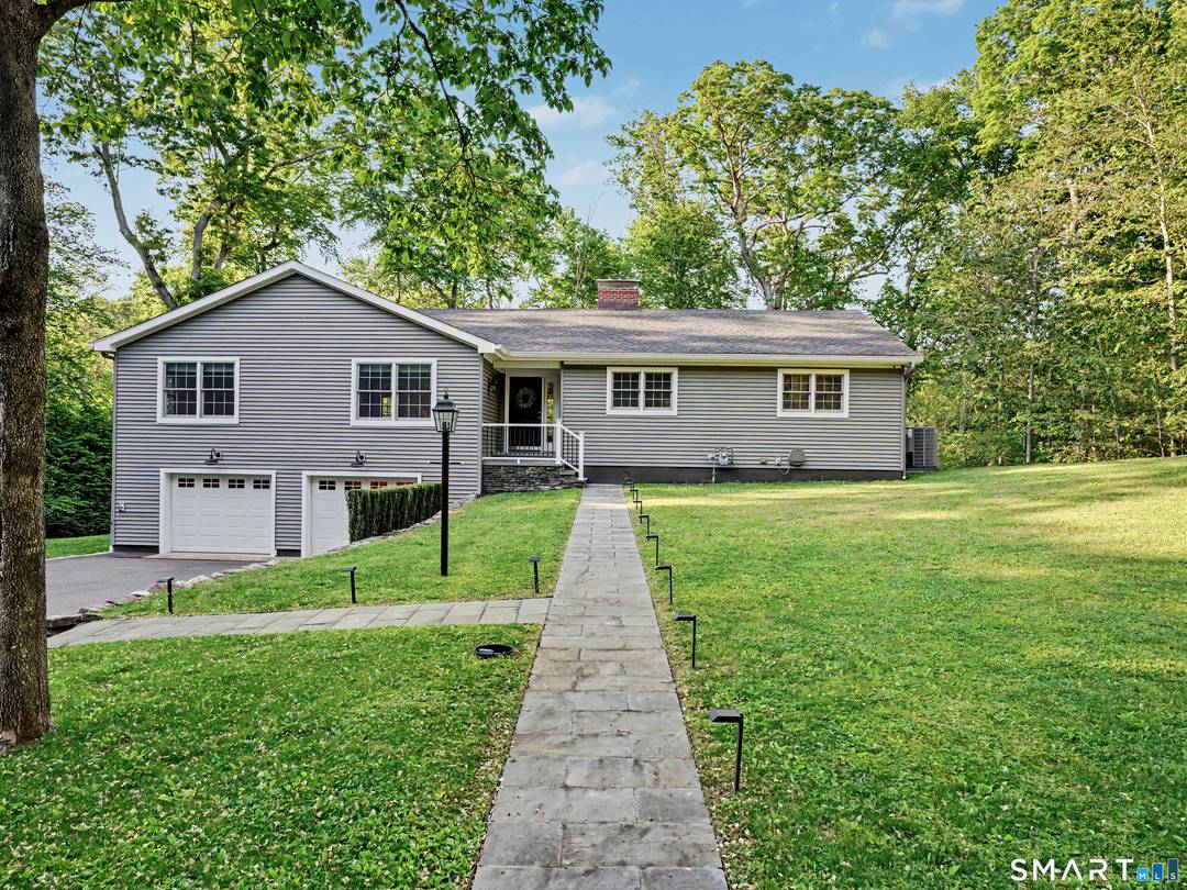 Set on a quiet North Stamford cul de sac, this beautiful, like new ranch offers effortless one level living.