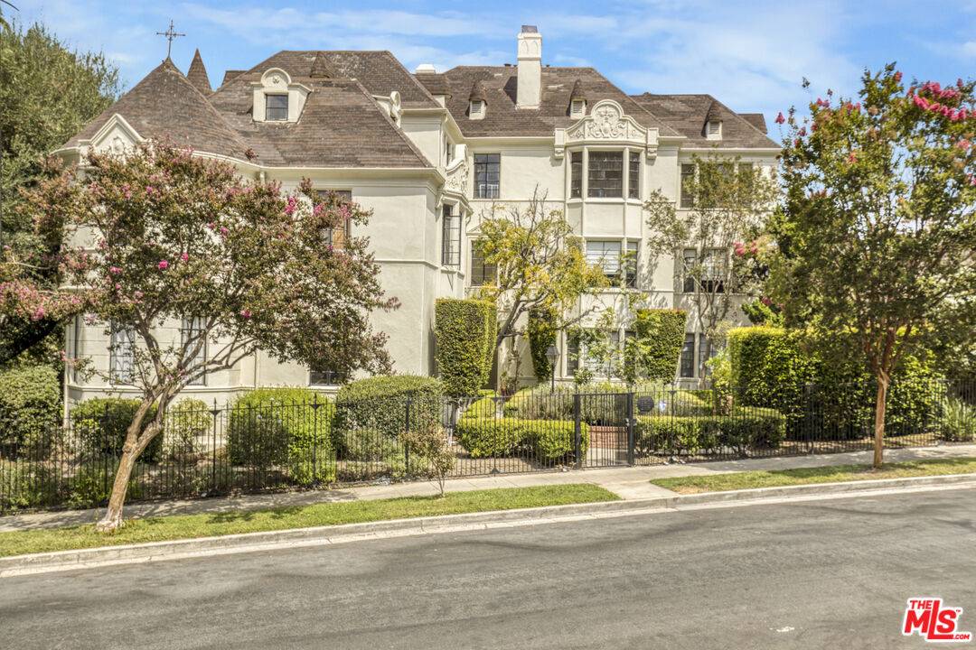 4327 Francis Ave 9BR Hancock Park La