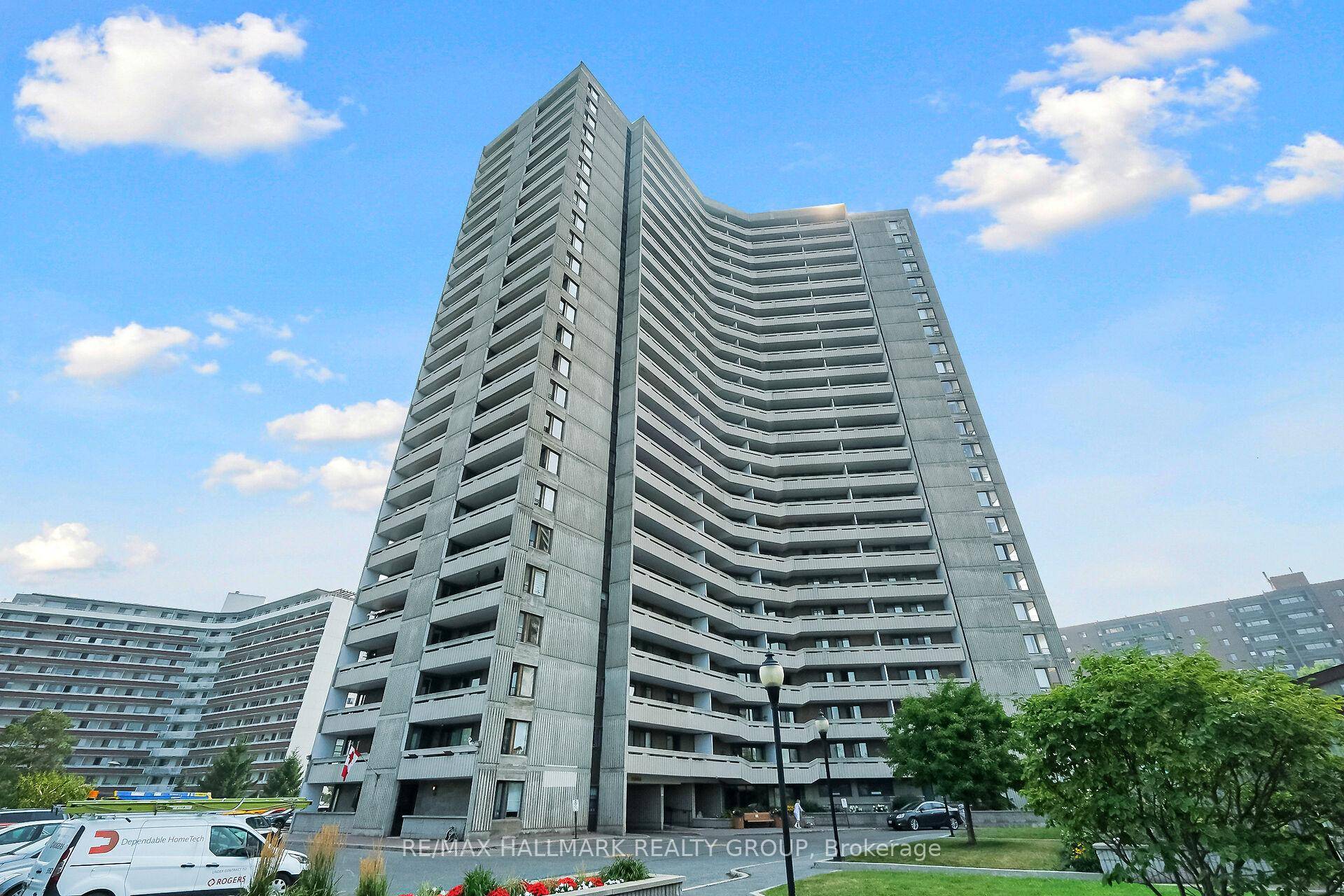 Here is an incredible 2 bedroom den corner unit in the beautiful Ambleside community !