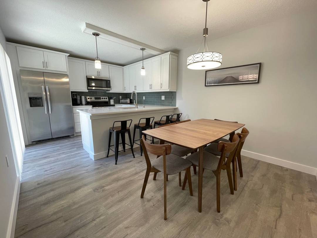 Updated Bluffs Beach Townhome 2BR 2.