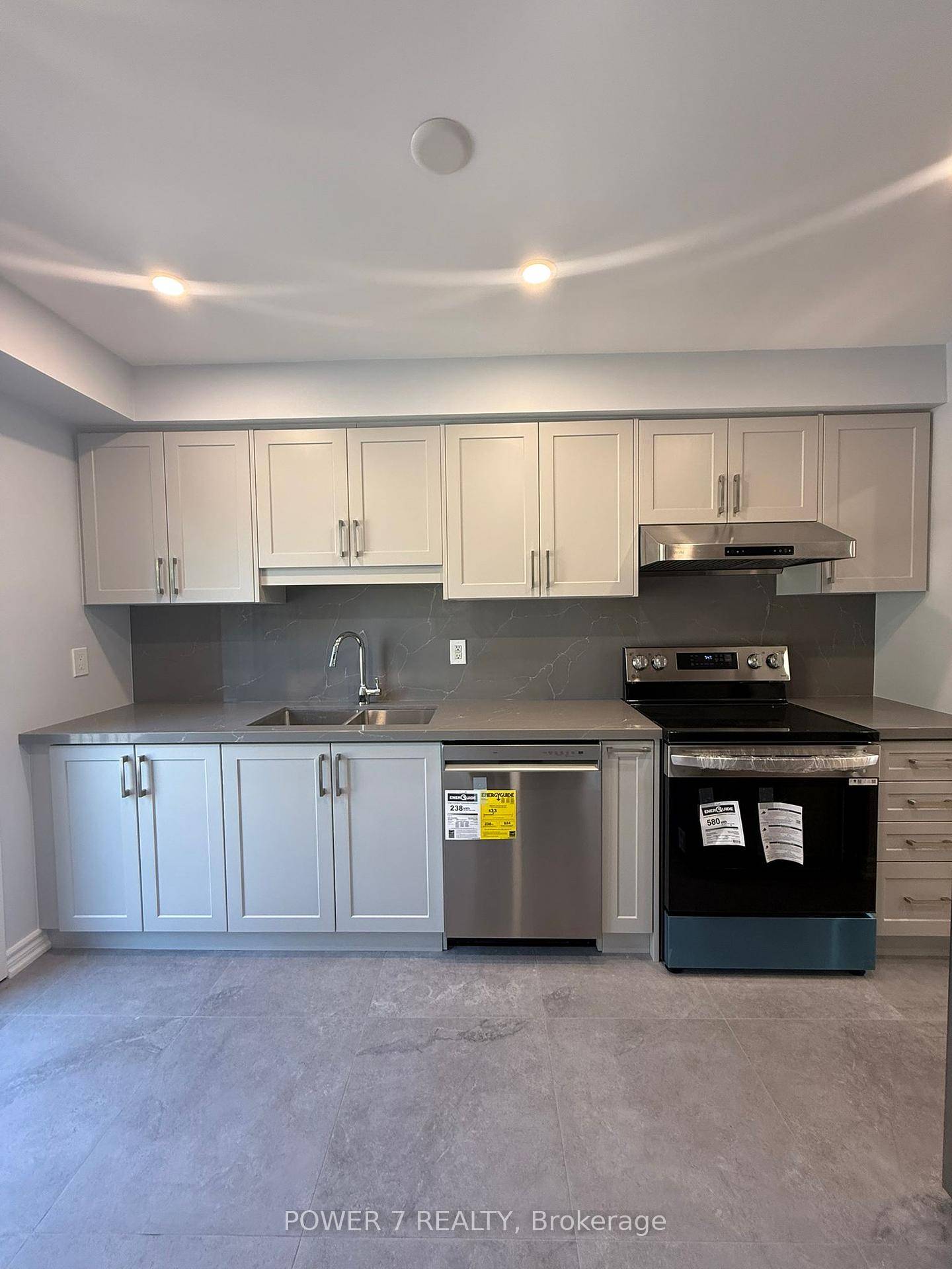 Welcome to a beautifully renovated townhouse in the heart of Mississaugas sought after Fairview community.