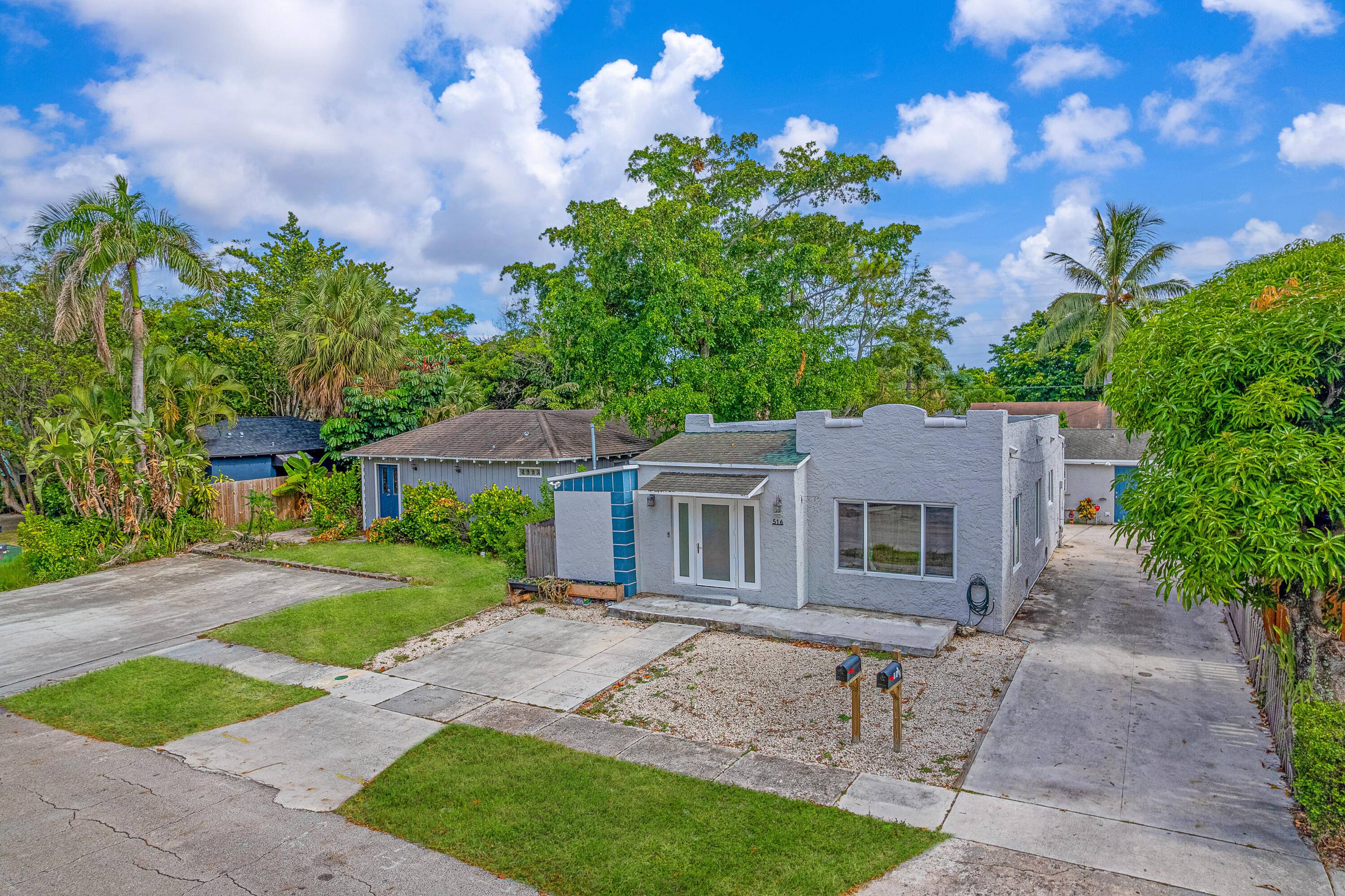 Don't miss this incredible opportunity to own a updated duplex, perfect for generating passive income !