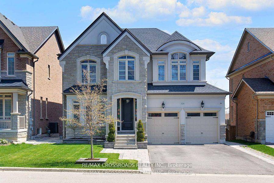 Luxury lakeside living ! SHOWSTOPPER !