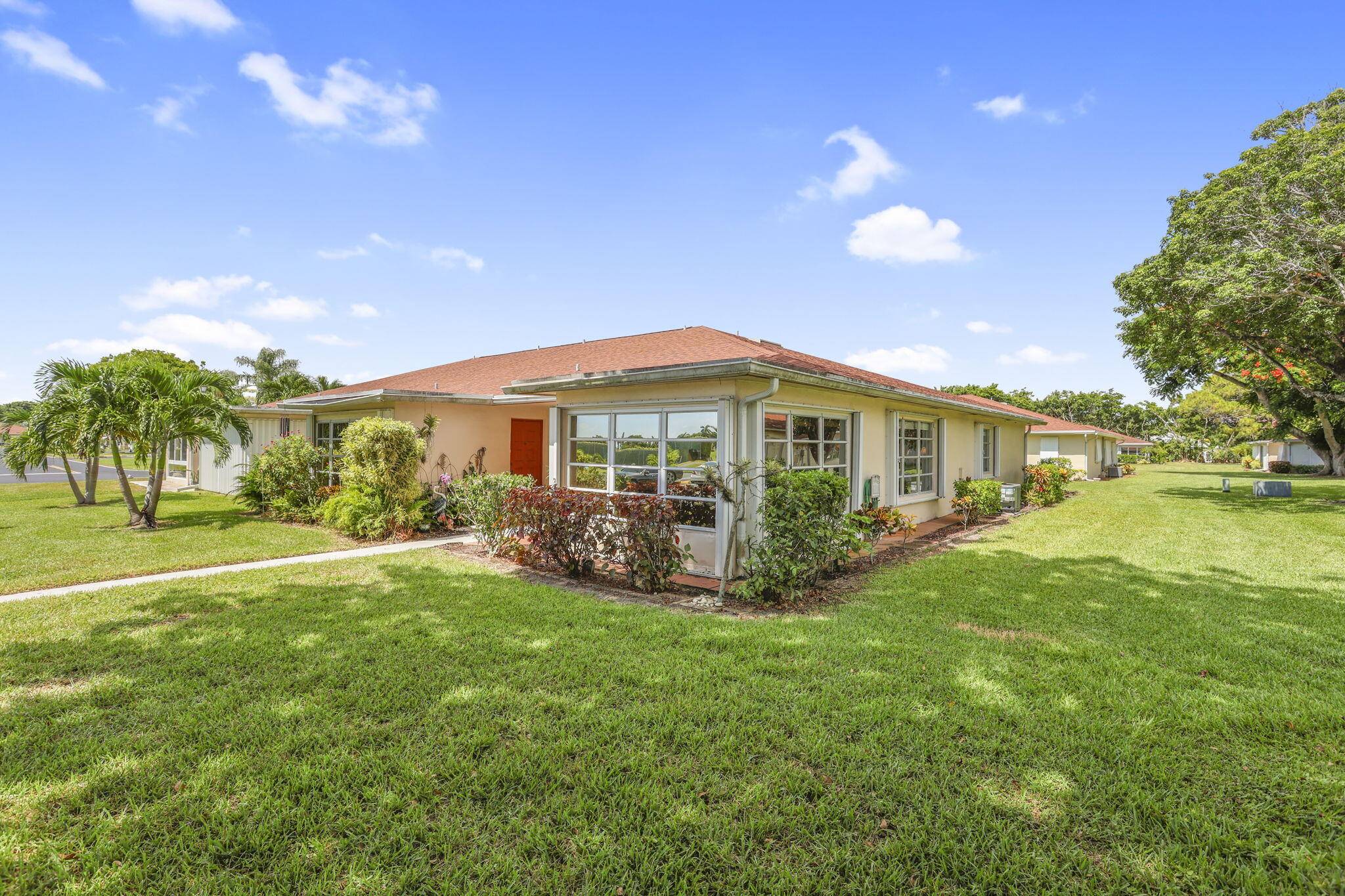 Garden villa, corner unit, bright, spacious 2 bedroom, 2 bath den or office in prime Delray Beach location !
