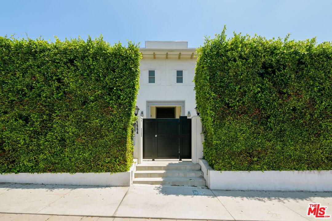 1960 Argyle Ave 8BR Hollywood Hills East La