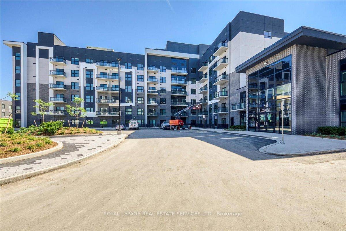 Modern Condo Living in North OakvilleStep into one of the largest 1 Bedroom Den suites in the Bower Condos 688 sq ft of stylish, well designed space filled with natural ...